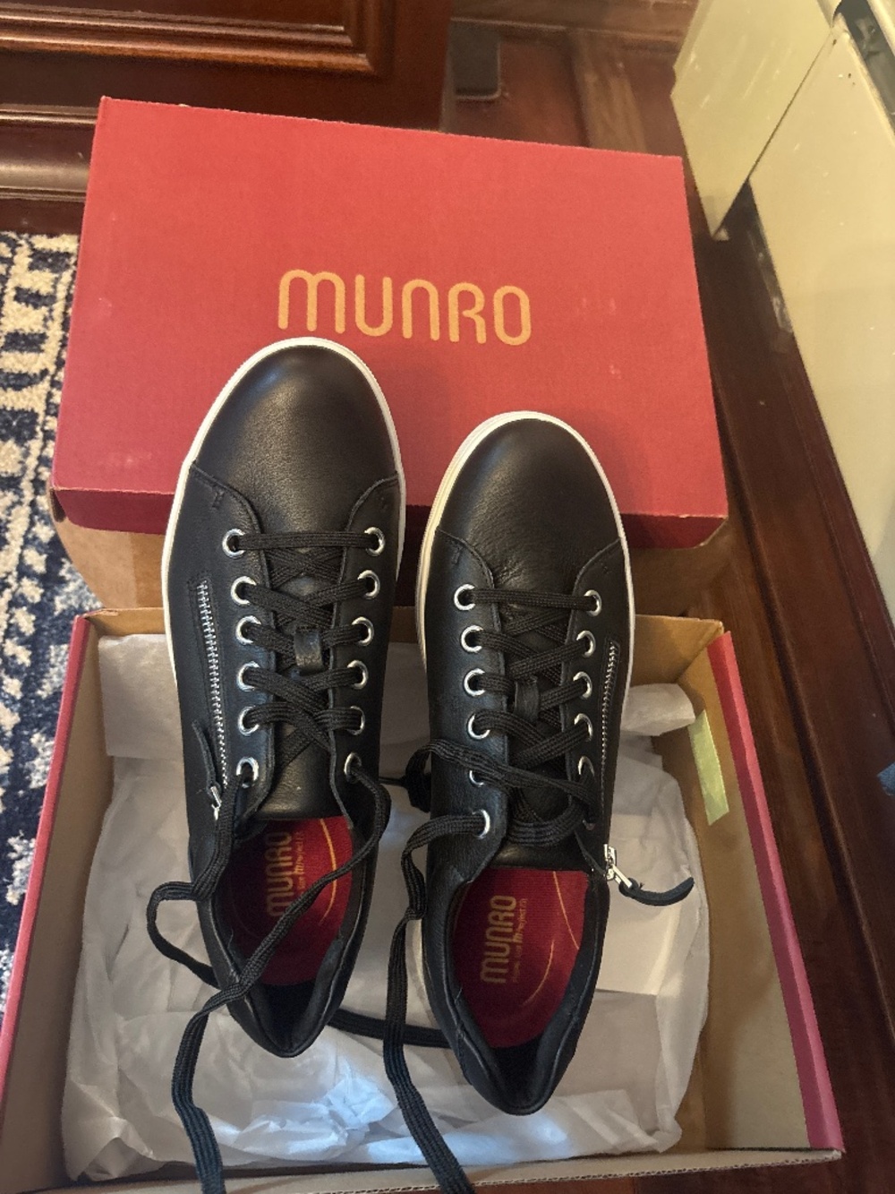 Munro Tilly Sneaker 9.5M